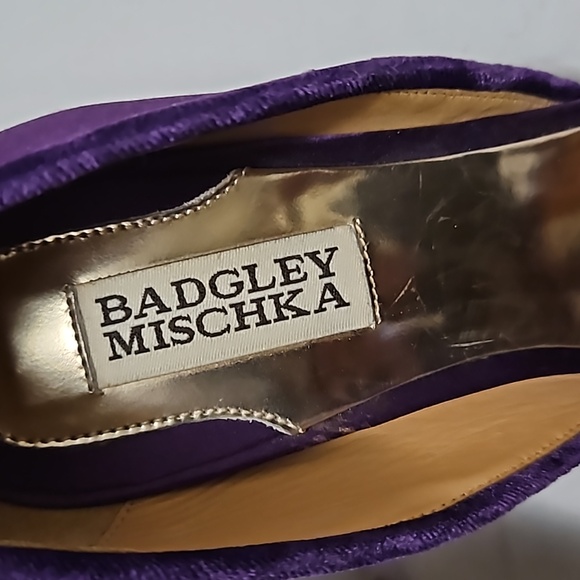 Badgley Mischka satin pumps. - Picture 5 of 8